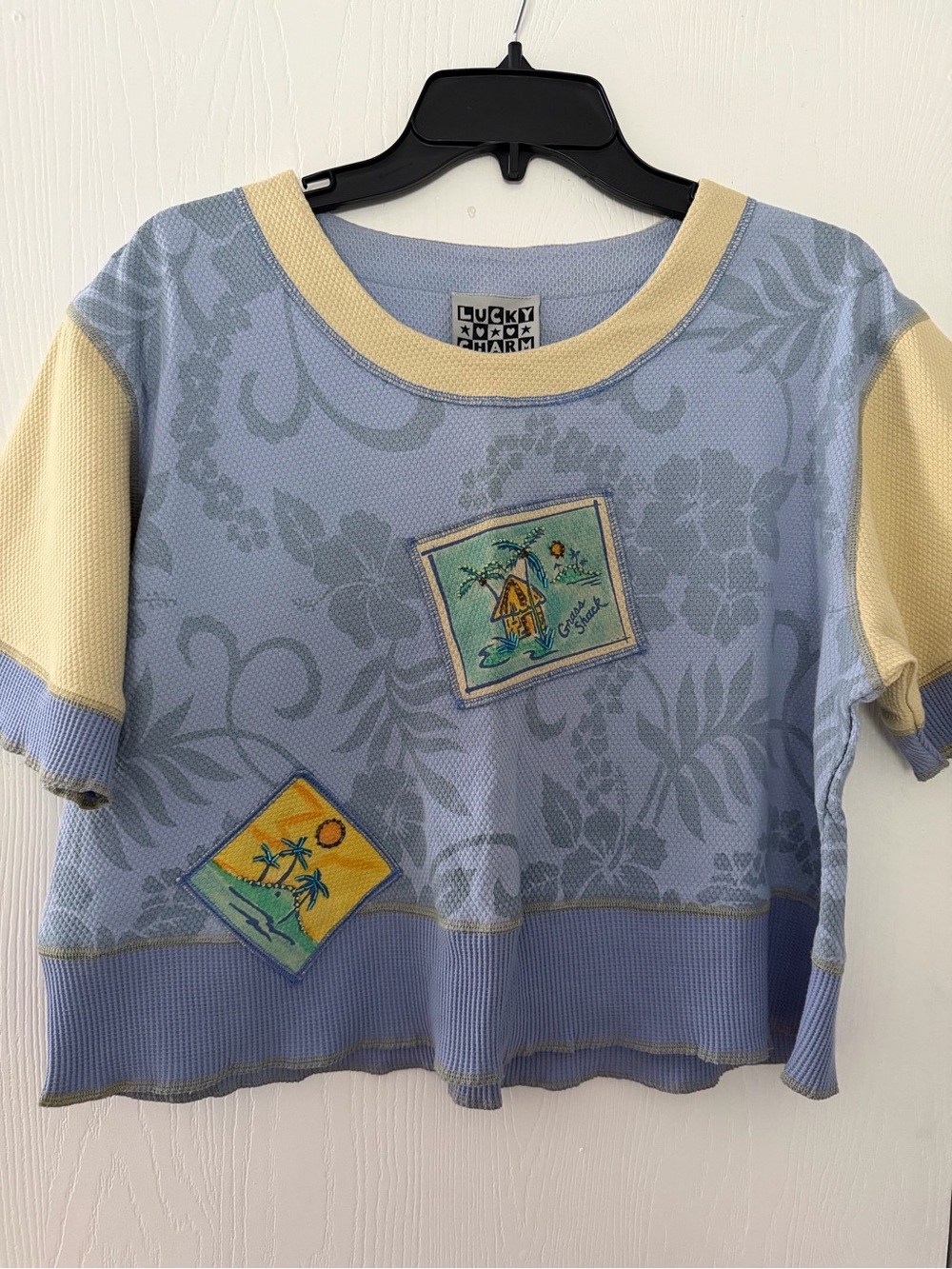 Vintage Lucky Charm Short-Sleeve Crop Top Women’s Size M